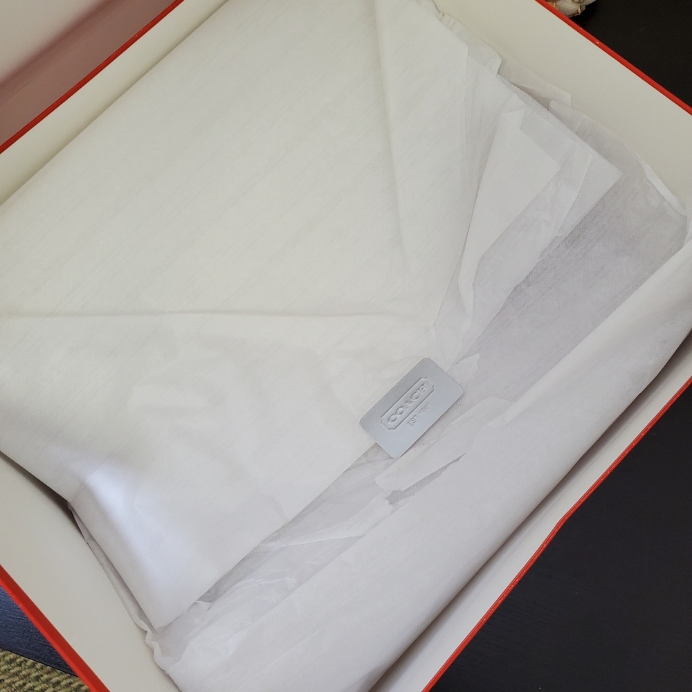 Coach Box - Picture 2 of 5